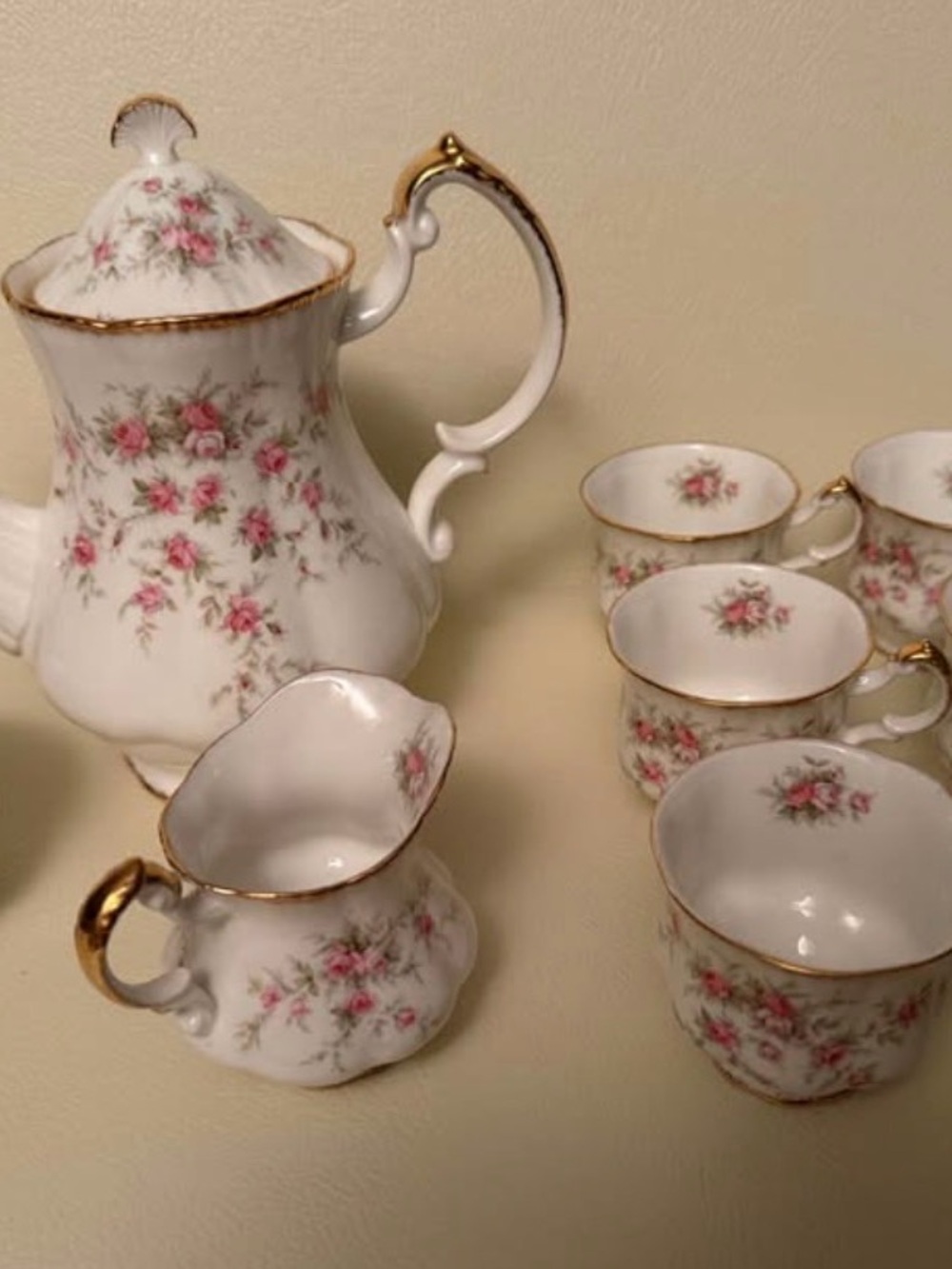 VtgPARAGON Victorian Rose Porcelain Tea Set with Pink Rose Pattern and Gold Trim